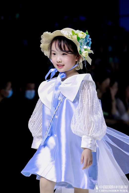 红鼓小爱•笑容魔法——AW2021中国国际时装周全新发布