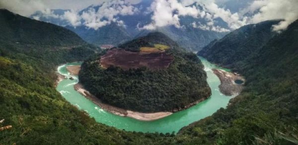 御龙优配 假期旅游前瞻：“国门游”和“边境游”成为新亮点，“00后”成为出行主力